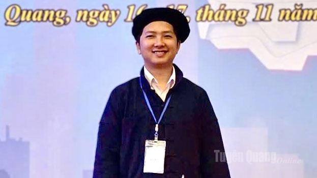 Đồng chí
Đỗ Anh Tú,
Phó Chủ tịch
Ủy ban Mặt trận
Tổ quốc,
Bí thư Đoàn
xã Lũng Cú.