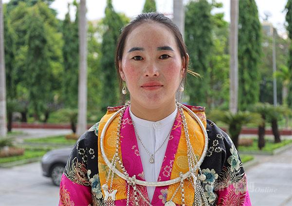 Đồng chí Mua Thị Và, Bí thư Chi bộ, Trưởng thôn Mỏ Phìn, xã Sơn Vĩ.