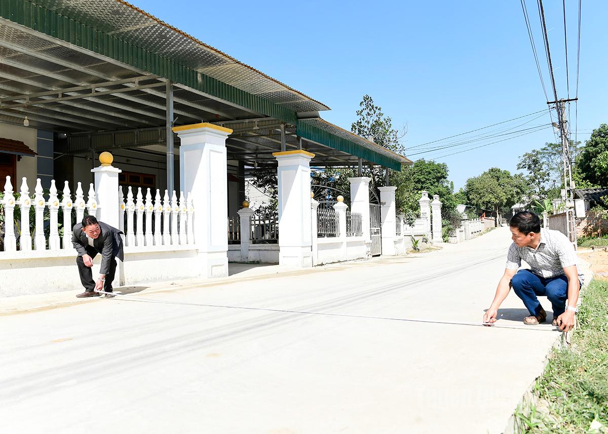 Tuyến đường bê tông nông thôn thôn Kim Ninh, xã Bình Ca được người dân đồng lòng hiến đất mở rộng từ 3m lên 5m.

