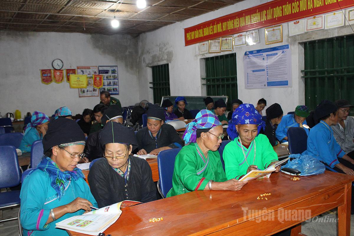 Literacy class takes place regularly from Monday to Friday evenings, with 26 members, all of whom are Nung ethnic minority people.