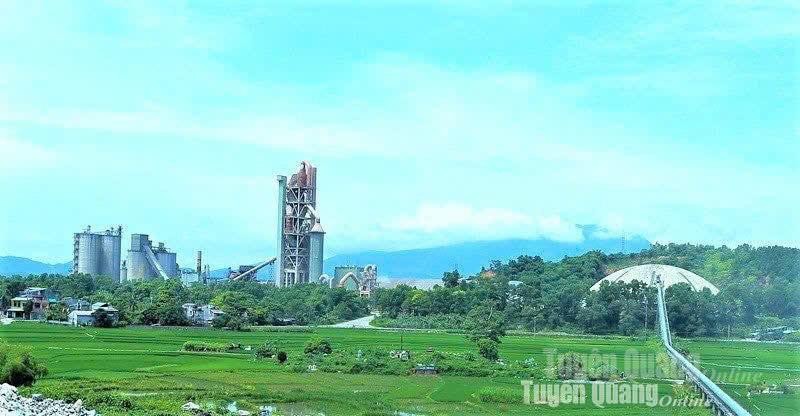 Nhà máy sản xuất xi măng Tân Quang.