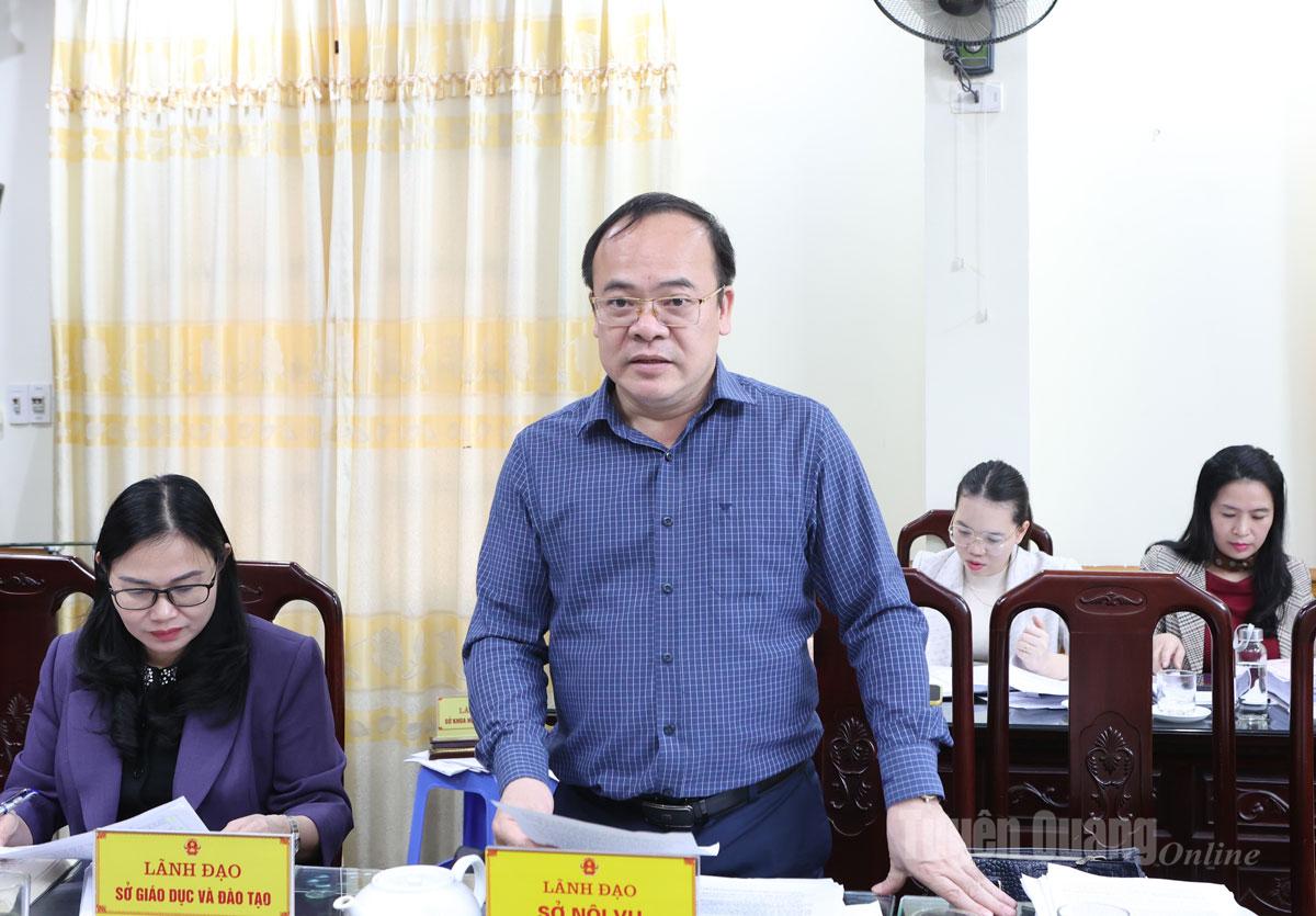 Lãnh đạo Sở Nội vụ phát biểu ý kiến.