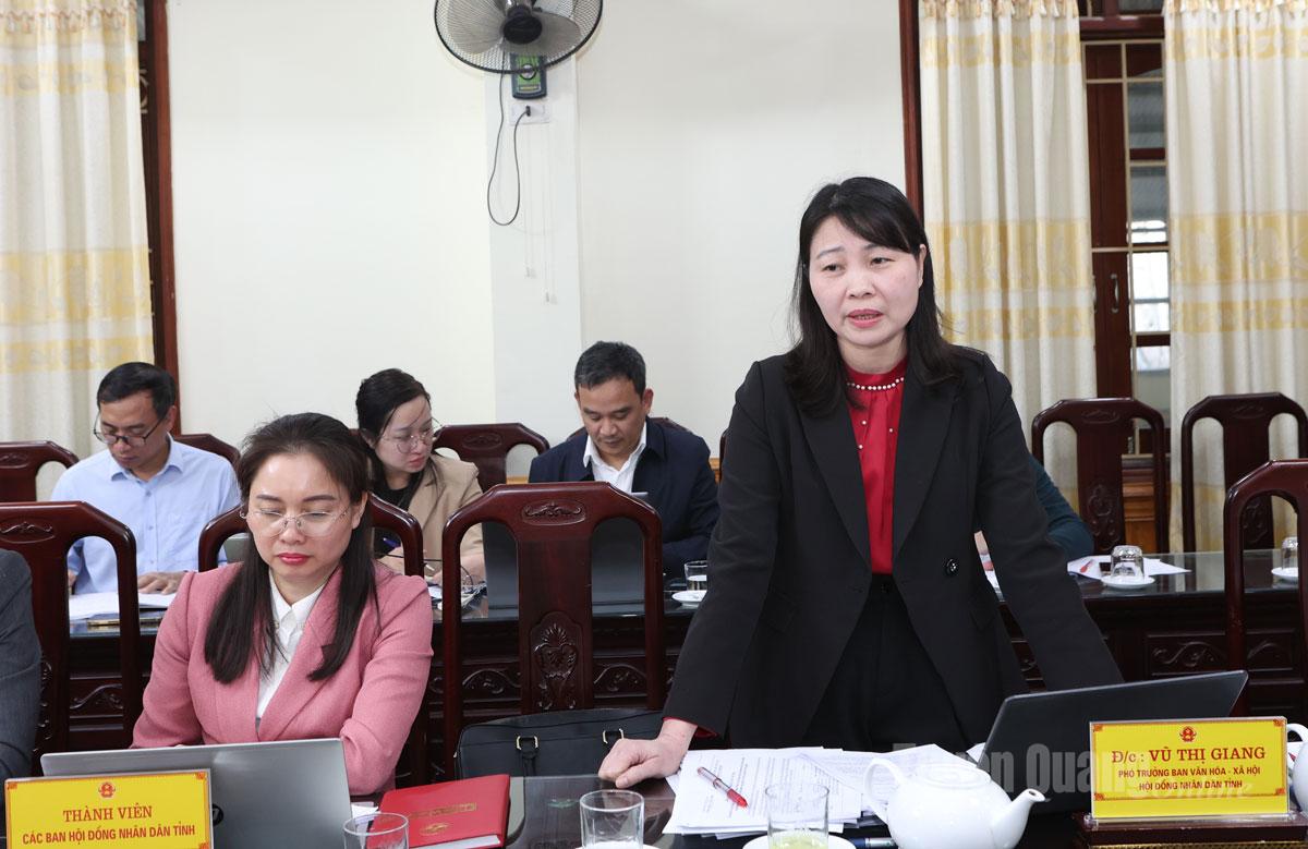 Lãnh đạo các Ban HĐND tỉnh thảo luận.