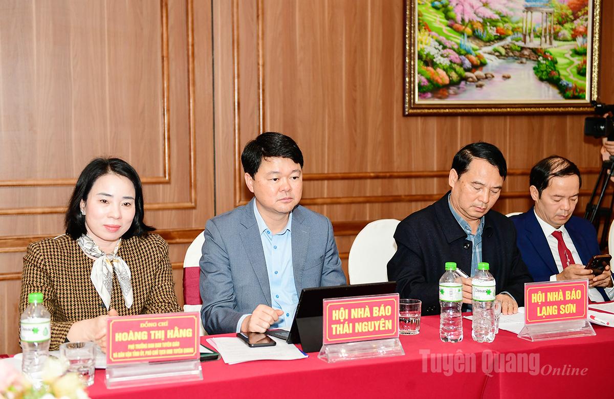 Lãnh đạo Ban Tuyên giáo và Dân vận Tỉnh ủy và đại biểu Hội Nhà báo các tỉnh dự hội thảo.