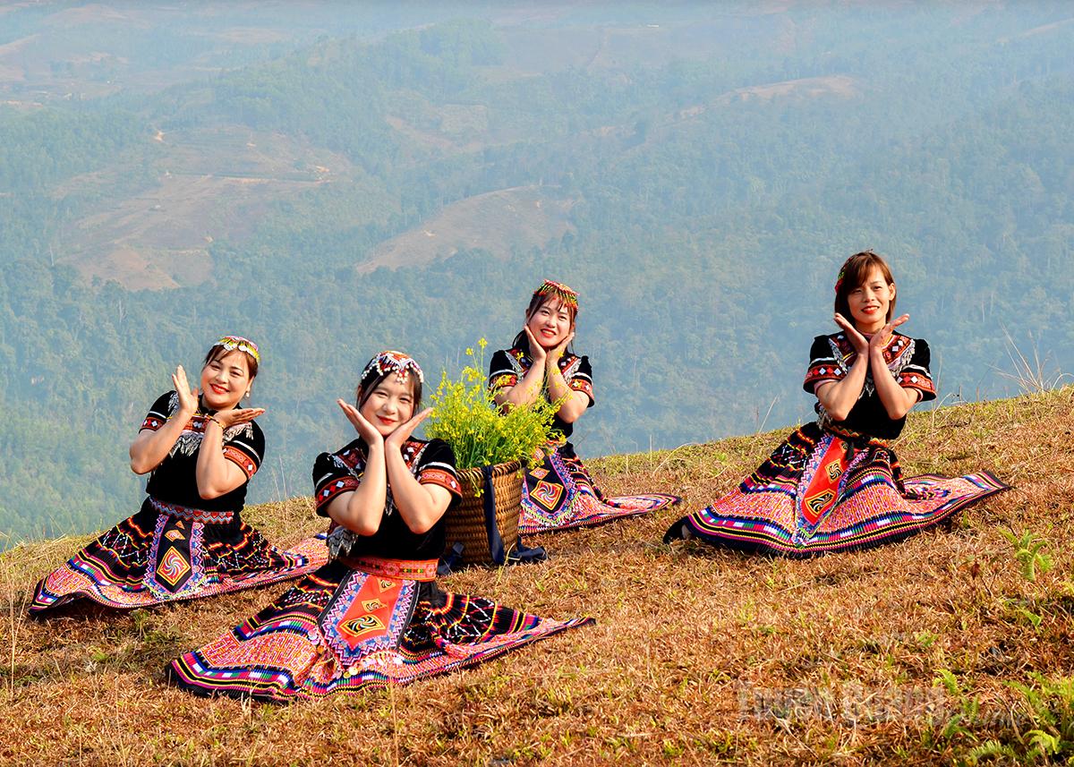 Women of Khuoi Trang exude natural grace amid the mountainous landscape.