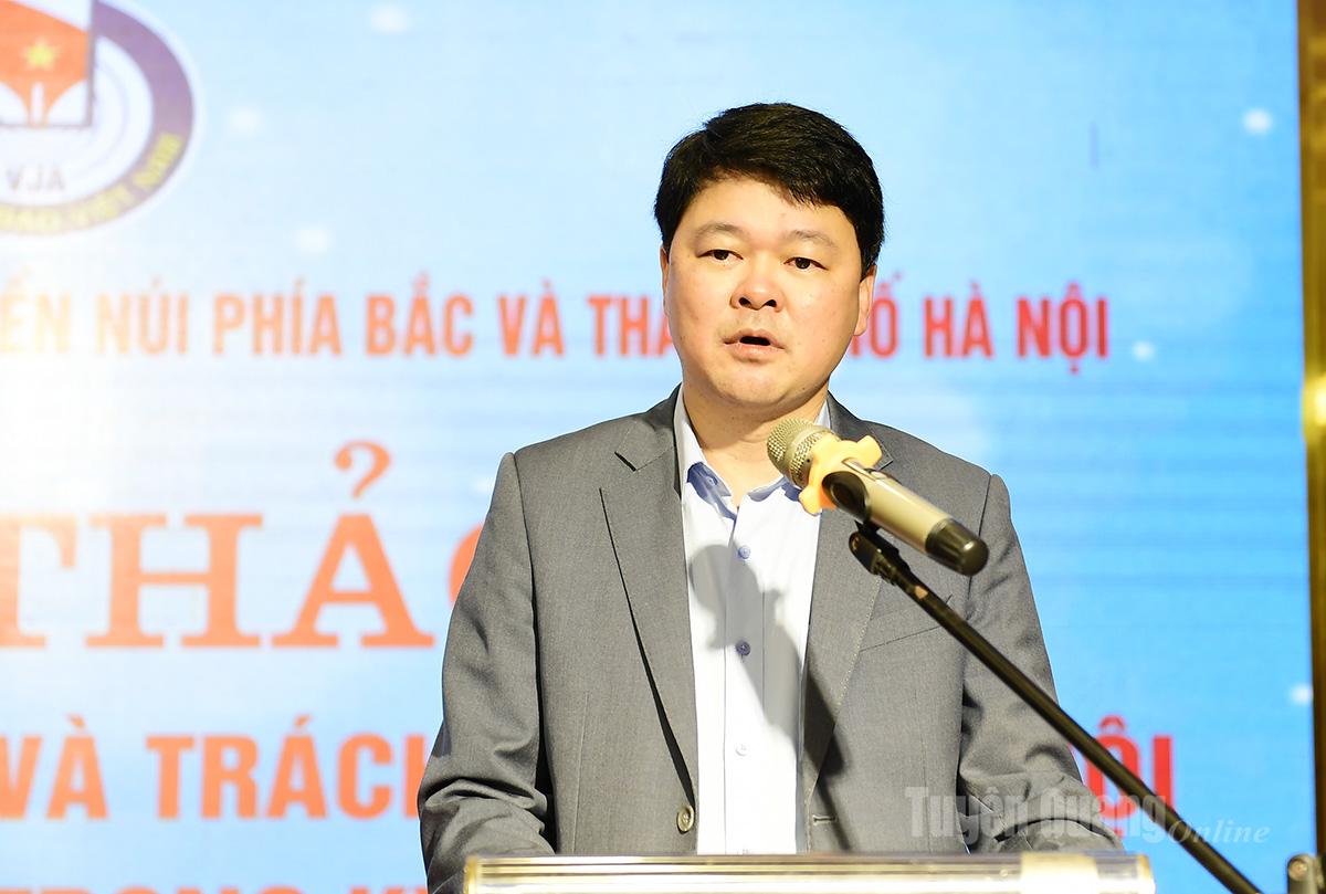 Lãnh đạo Hội Nhà báo tỉnh Thái Nguyên trình bày tham luận trách nhiệm xã hội của người làm báo trong giai đoạn hiện nay.