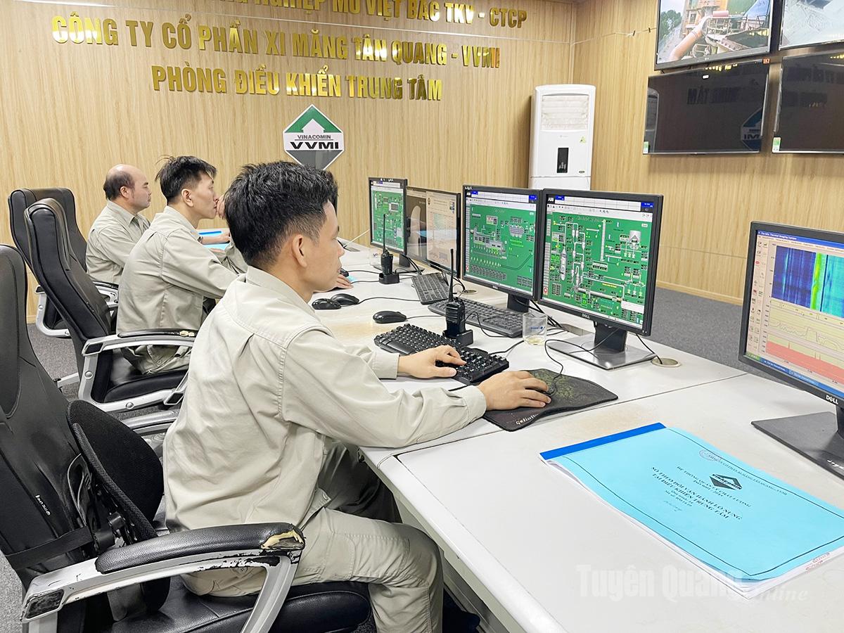 Công ty cổ phần xi măng Tân Quang - VVMI đầu tư hệ thống máy, thiết bị hiện đại quản lý, vận hành nhà máy.