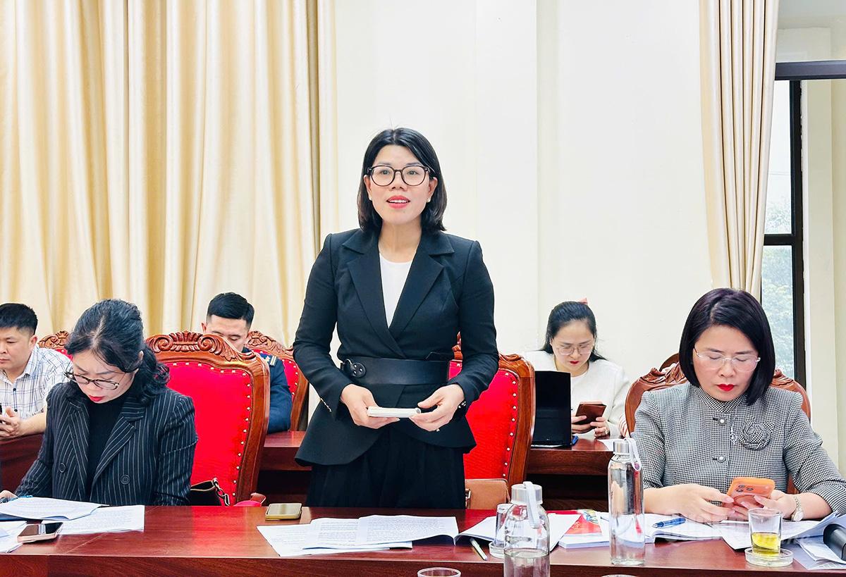 Lãnh đạo Sở Văn hóa, Thể thao và Du lịch phát biểu ý kiến tại buổi họp.