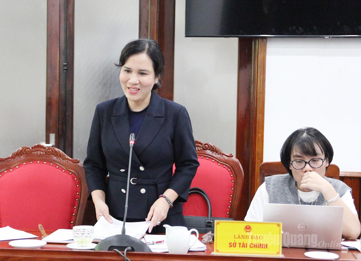Lãnh đạo Sở Tài chính phát biểu tại cuộc họp.