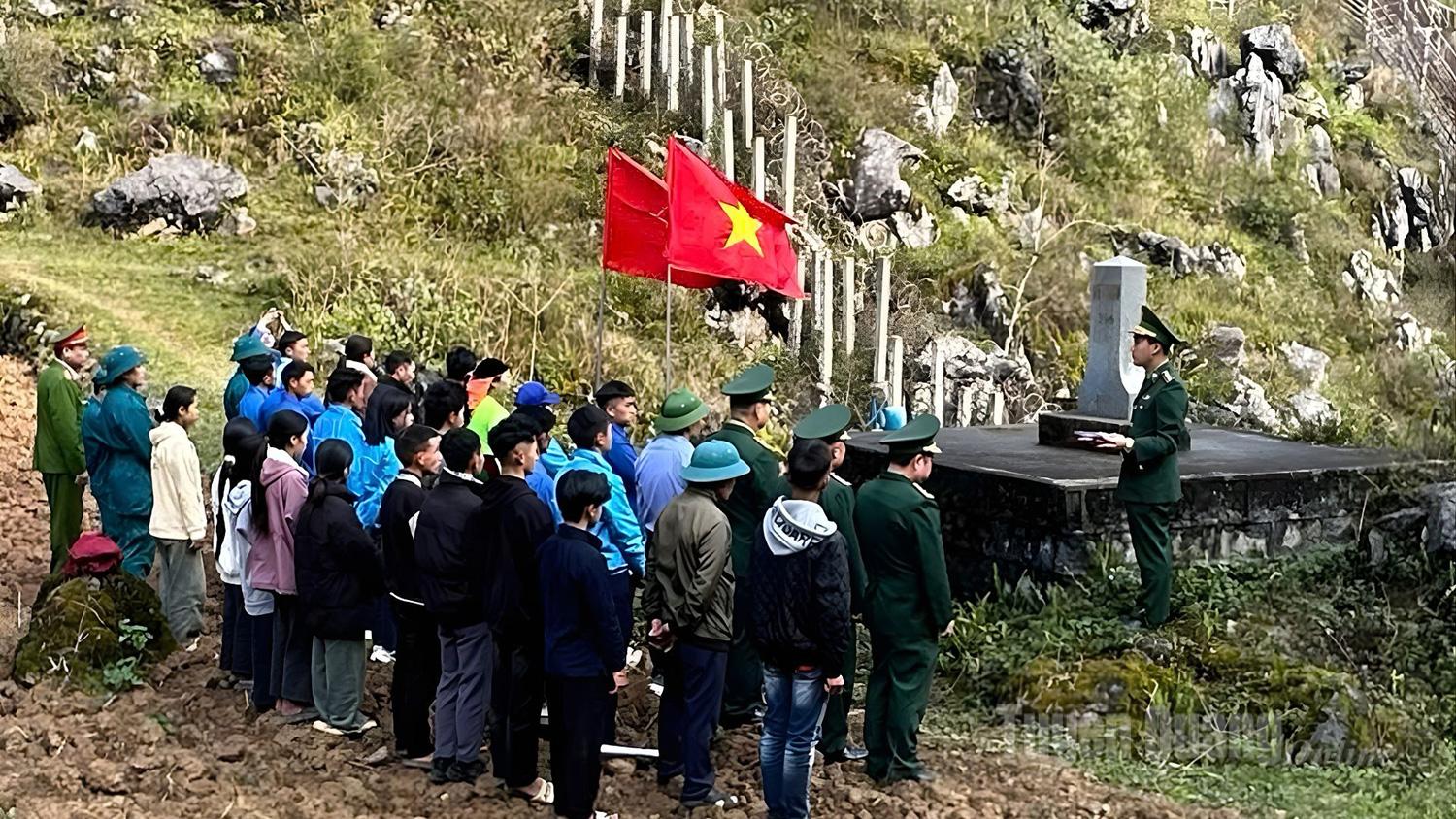 Officers and soldiers frequently guide and encourage collectives and individuals to register for self-management of border markers and boundary lines. They also motivate residents in border areas to enhance their sense of responsibility and actively participate in patrols and border protection alongside the Border Guard.
