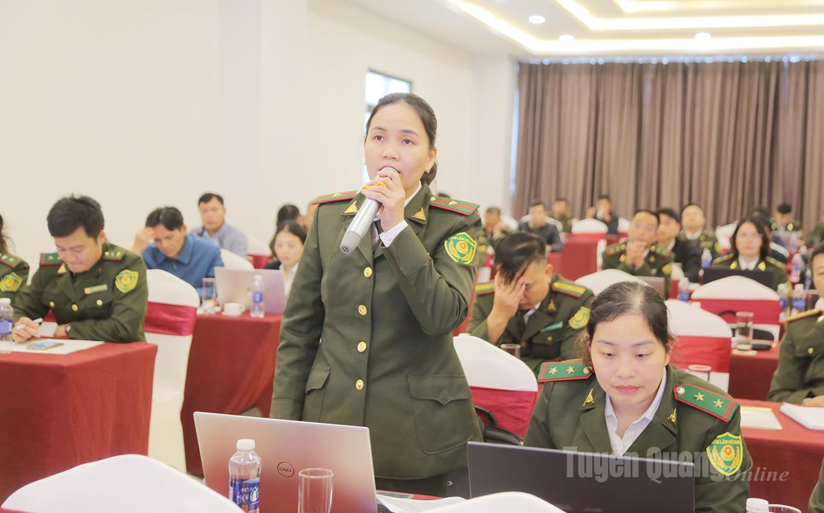 Học viên tham gia thảo luận và nêu những vướng mắc trong quá trình thực hiện nhiệm vụ tại cơ sở.