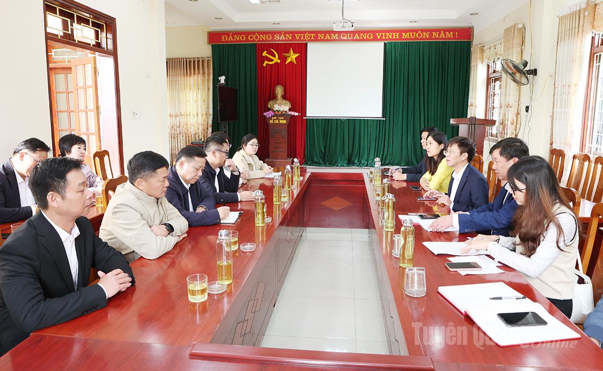 Đoàn cán bộ Ban Tổ chức Thành ủy Bách Sắc (Trung Quốc) thăm và làm việc tại xã Tân Trào.