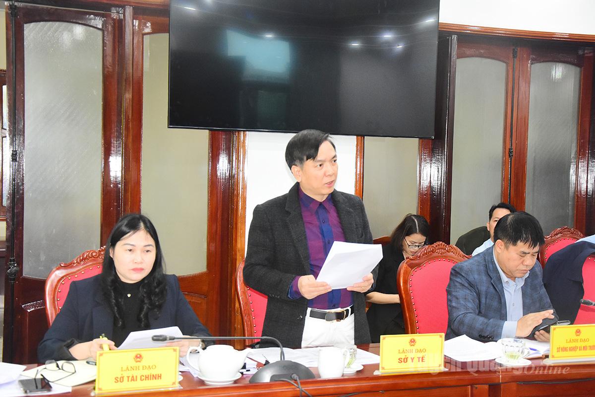 Lãnh đạo Sở Y tế giải trình một số nội dung tại cuộc họp.