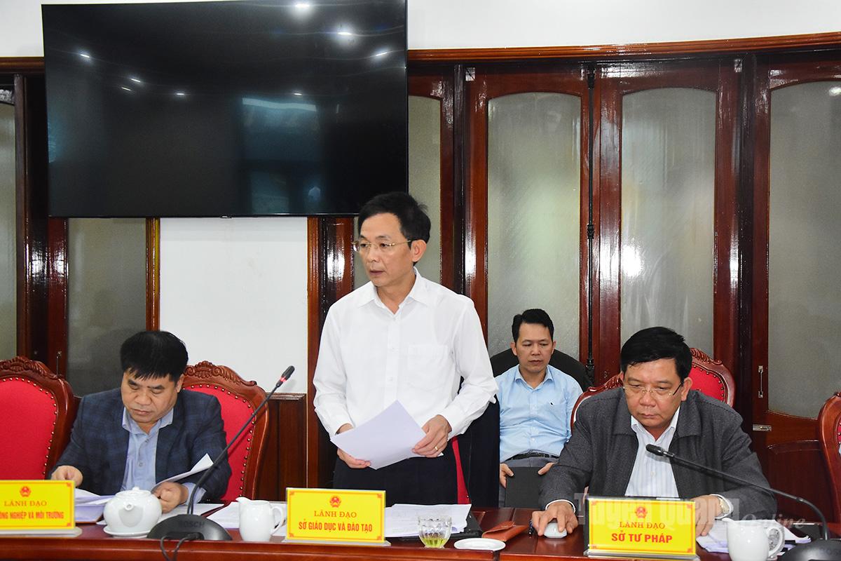 Lãnh đạo Sở Giáo dục và Đào tạo giải trình một số nội dung tại cuộc họp.