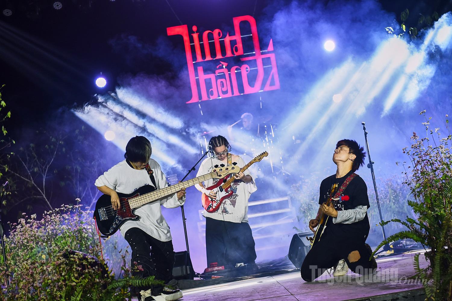 Những giai điệu dồn dập của Limitations (Giới hạn) và The Urge (Động lực),.. thể hiện rõ tinh thần của nhóm: khát vọng vượt qua rào cản, tìm kiếm bản sắc riêng và lan tỏa nguồn năng lượng tích cực đến khán giả trẻ.