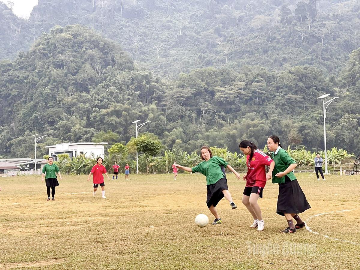 Một pha bóng tại Giải.