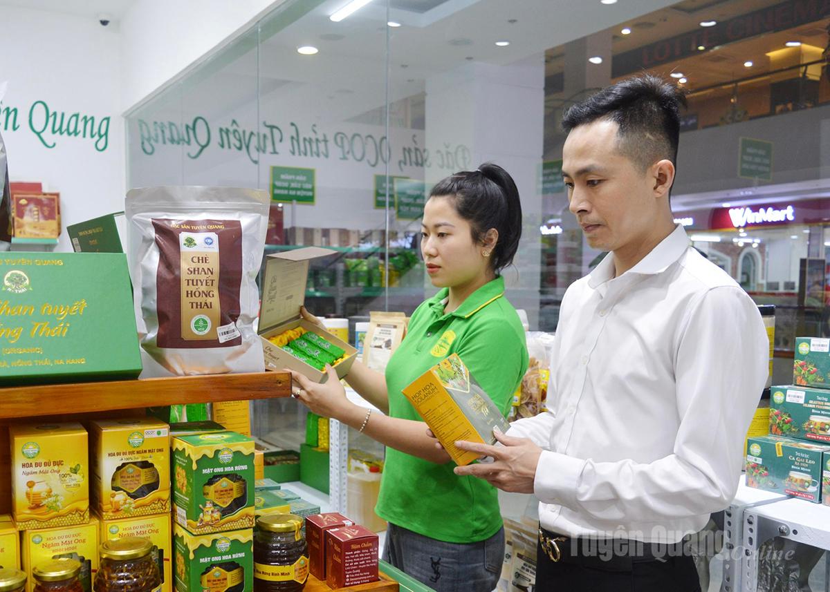OCOP products of the province chosen by consumers at the Autumn Fair 2025 in Hanoi.