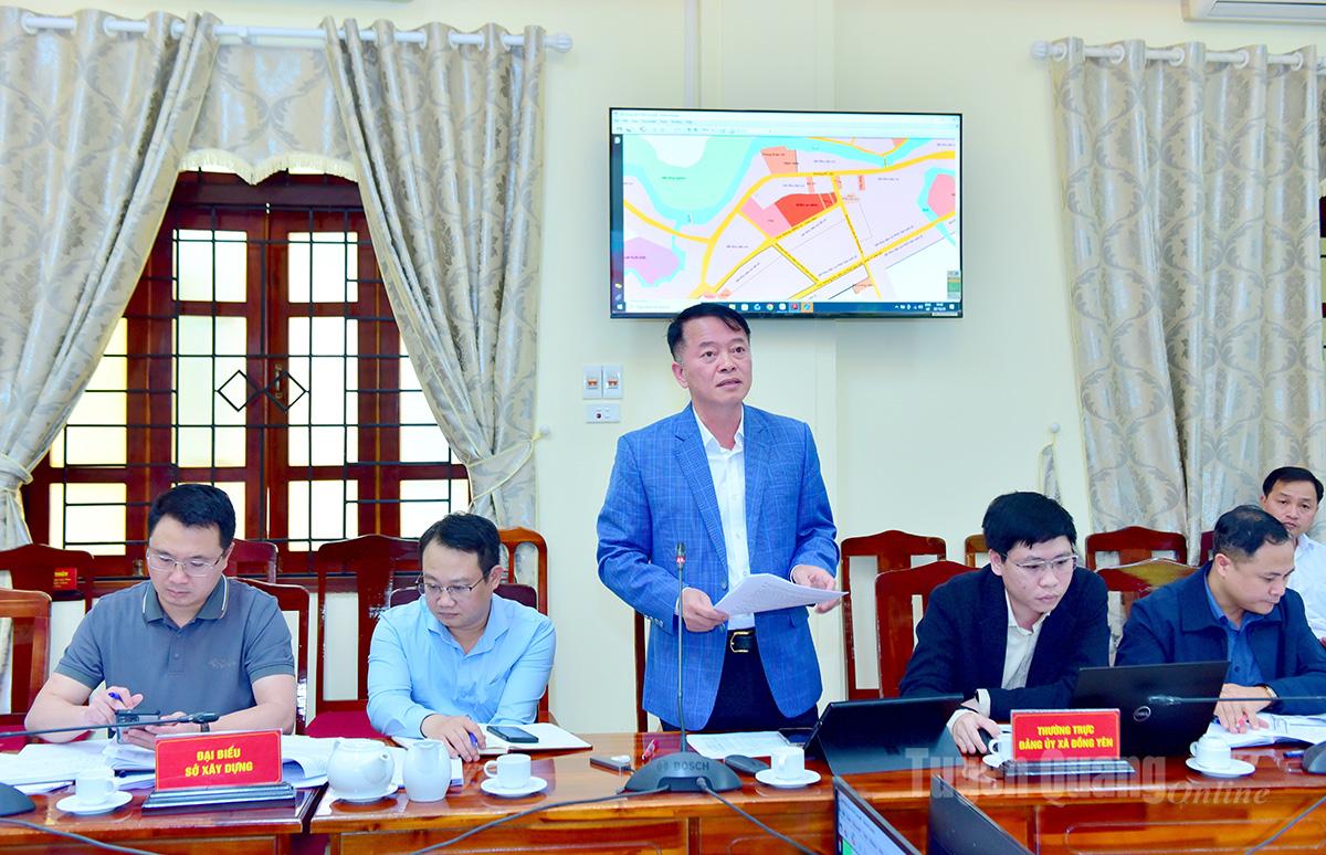 Lãnh đạo xã Đồng Yên báo cáo đề xuất nội dung điều chỉnh, tích hợp quy hoạch xã với Quy hoạch tỉnh thời kỳ 2021-2030, tầm nhìn đến 2050.