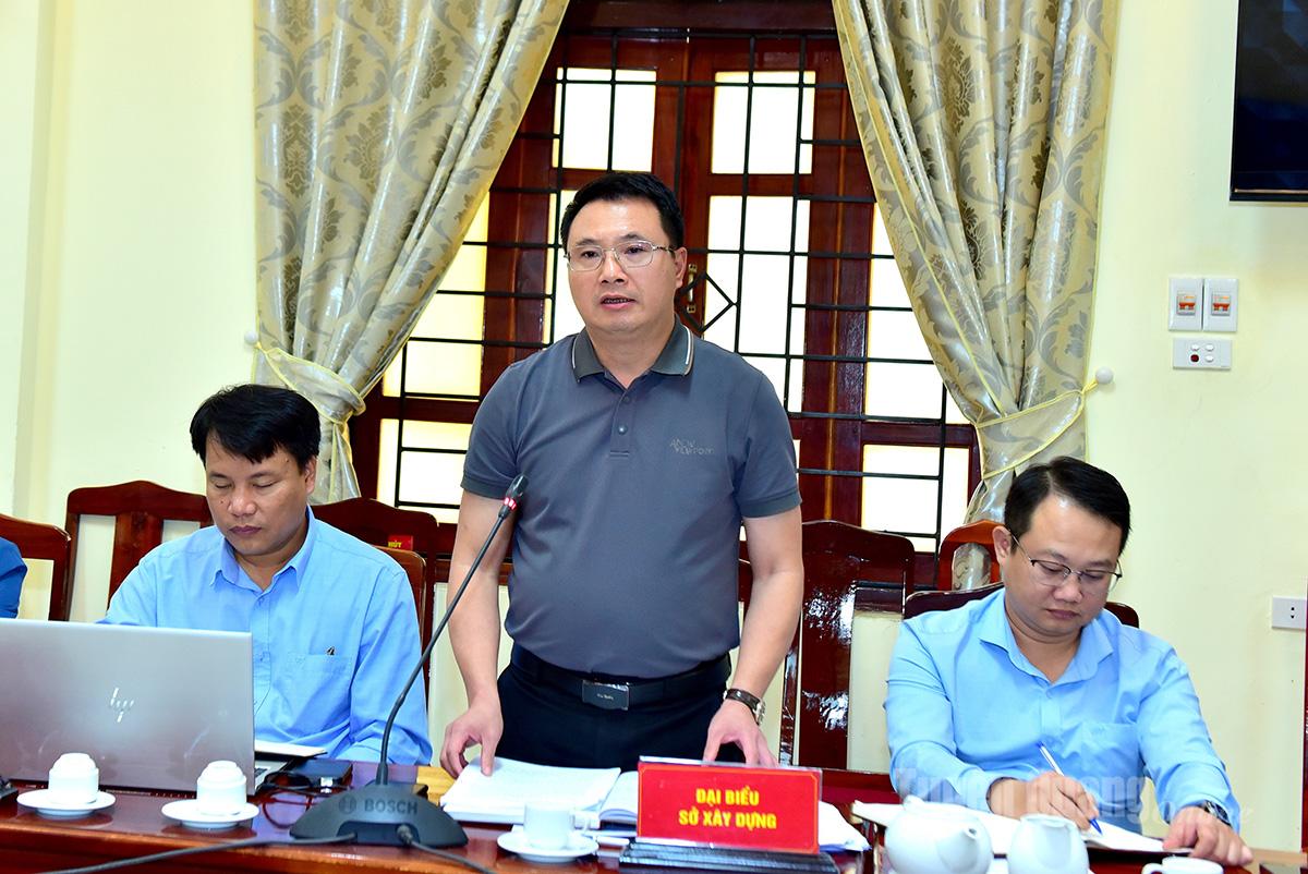 Lãnh đạo Sở Xây dựng đóng góp ý kiến tại Hội nghị.