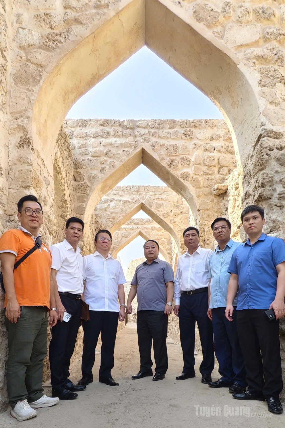 Chủ tịch UBND tỉnh Phan Huy Ngọc cùng đoàn tới thăm, khảo sát du lịch tại Pháo đài Qal’at al-Bahrain được UNESCO công nhận là Di sản Thế giới.