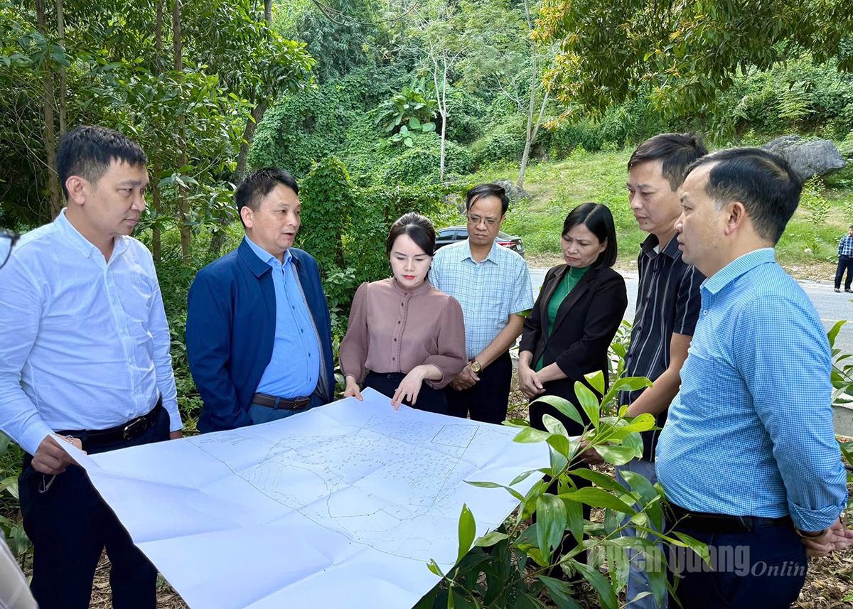 Lãnh đạo xã Sơn Dương kiểm tra tiến độ giải phóng mặt bằng cụm công nghiệp Phúc Ứng 3.