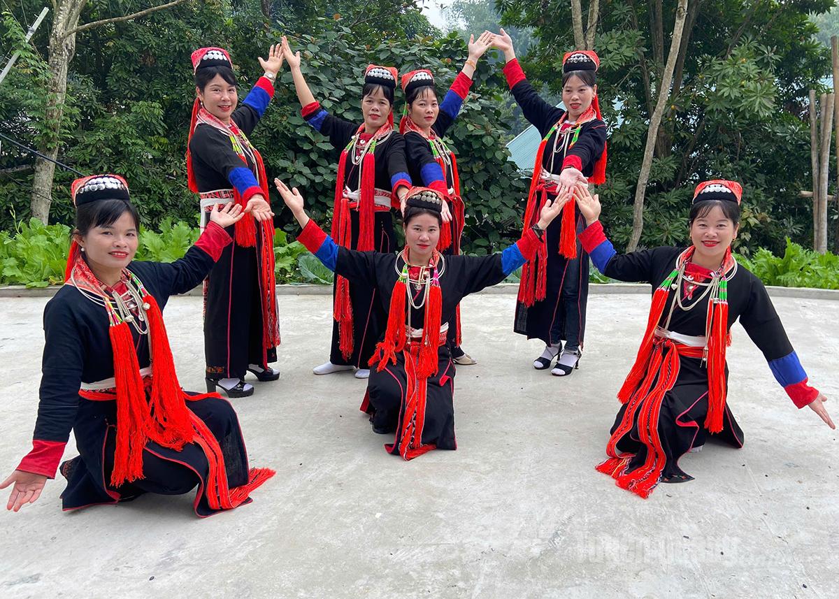 Một buổi tập múa của các thành viên CLB.