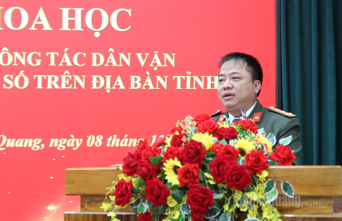 Đại diện Công an tỉnh trình bày tham luận tại hội thảo.