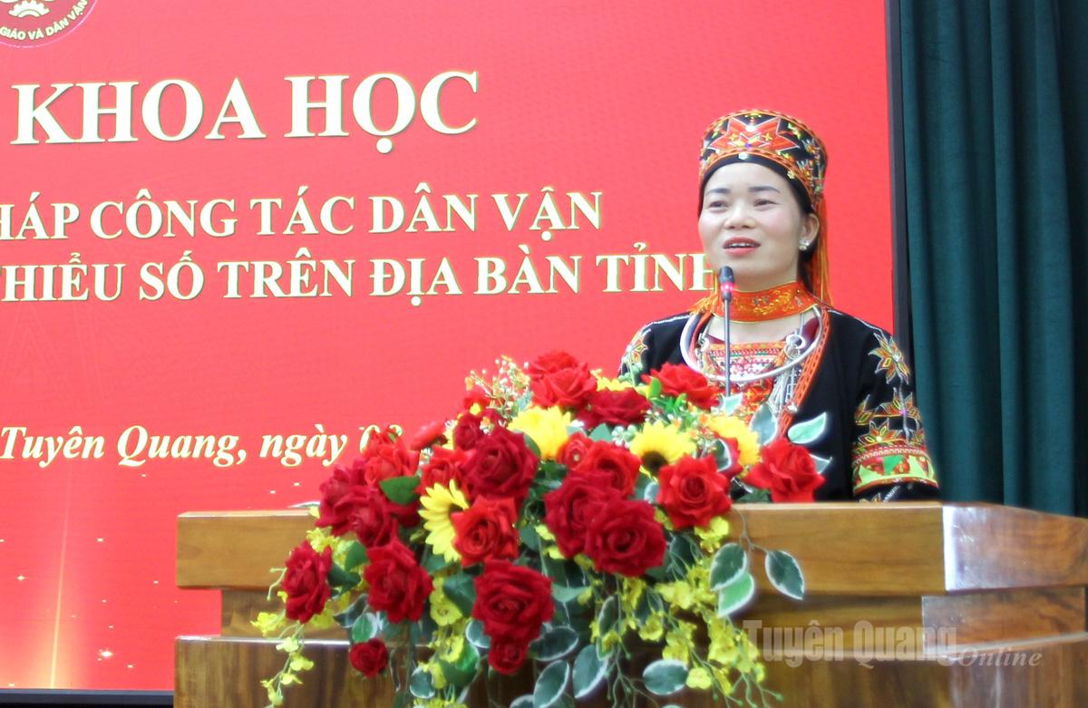 Đại diện trưởng thôn, người đồng bào DTTS phát biểu tại Hội thảo.