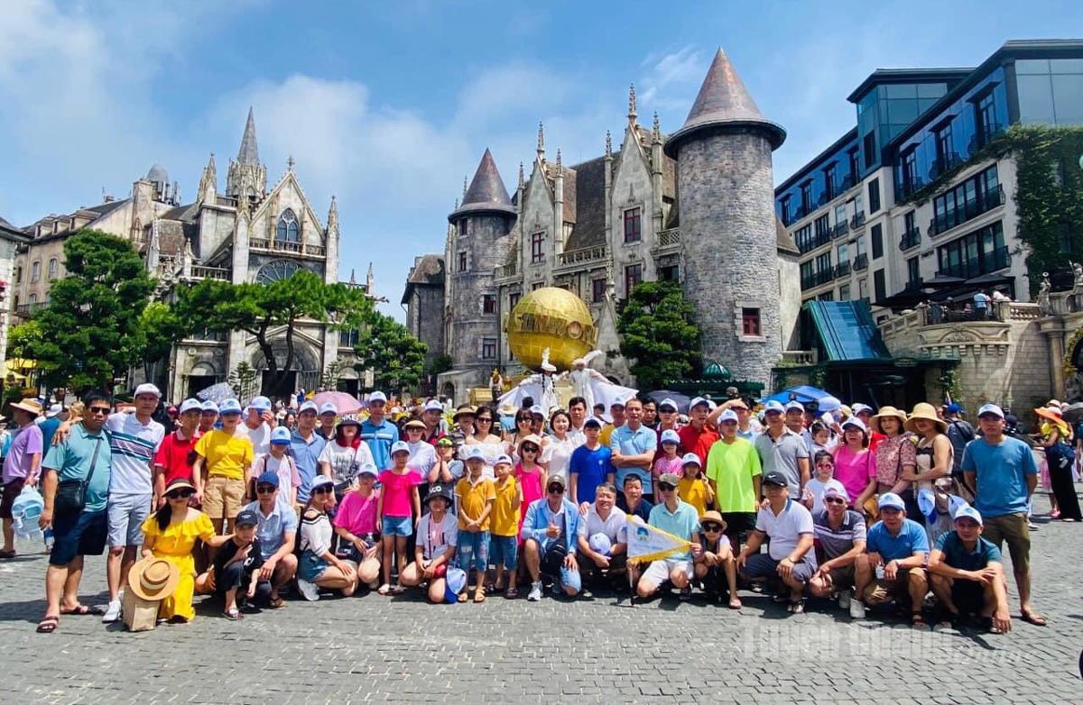 Công ty Cổ phần Xi măng Tân Quang – VVMI tổ chức cho cán bộ, nhân viên đi du lịch, nghỉ dưỡng.