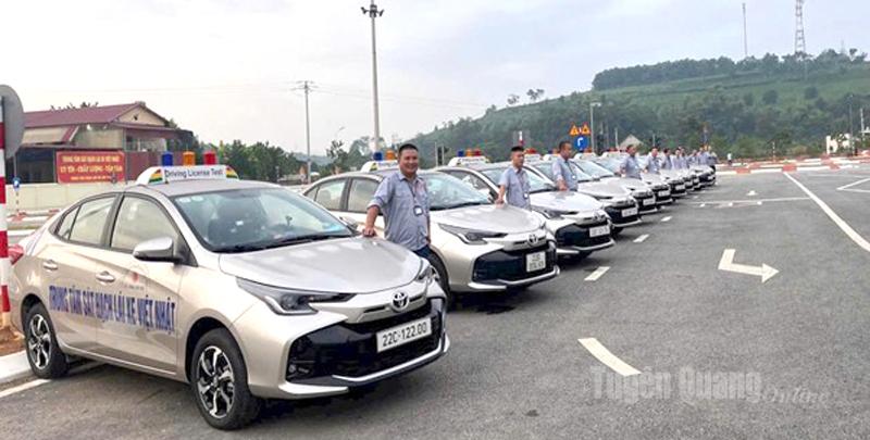 100% xe tập lái tại trường đều được gắn thiết bị giám sát hành trình và camera