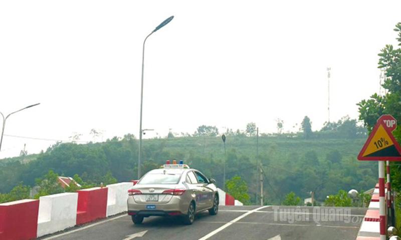 Học viên tham gia phần thi sa hình.