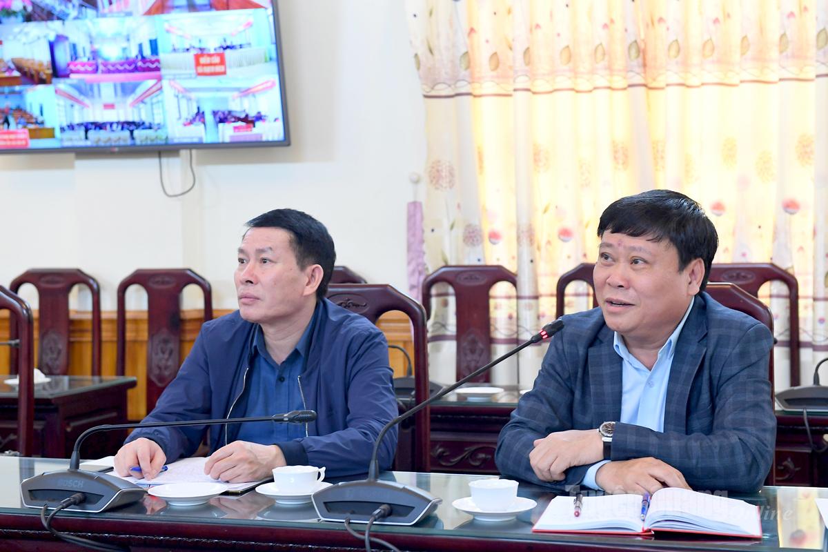 Đồng chí Mai Đức Thông, Ủy viên BCH Đảng bộ tỉnh, Tổng Biên tập Báo và phát thanh, truyền hình Tuyên Quang phát biểu tại hội nghị.