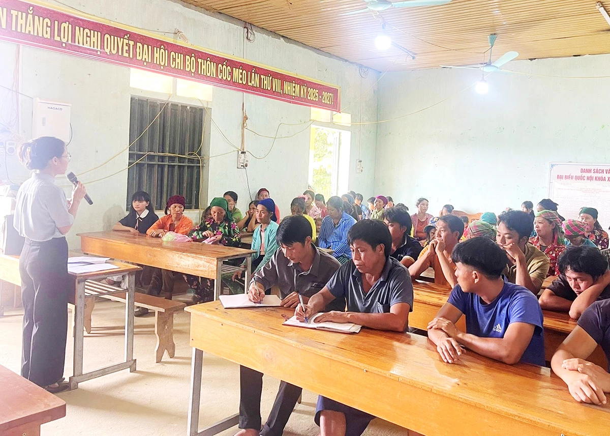 Trung tâm Trợ giúp pháp lý Nhà nước số 2 tuyên truyền pháp luật tại thôn Cốc Méo, xã Cán Tỷ.