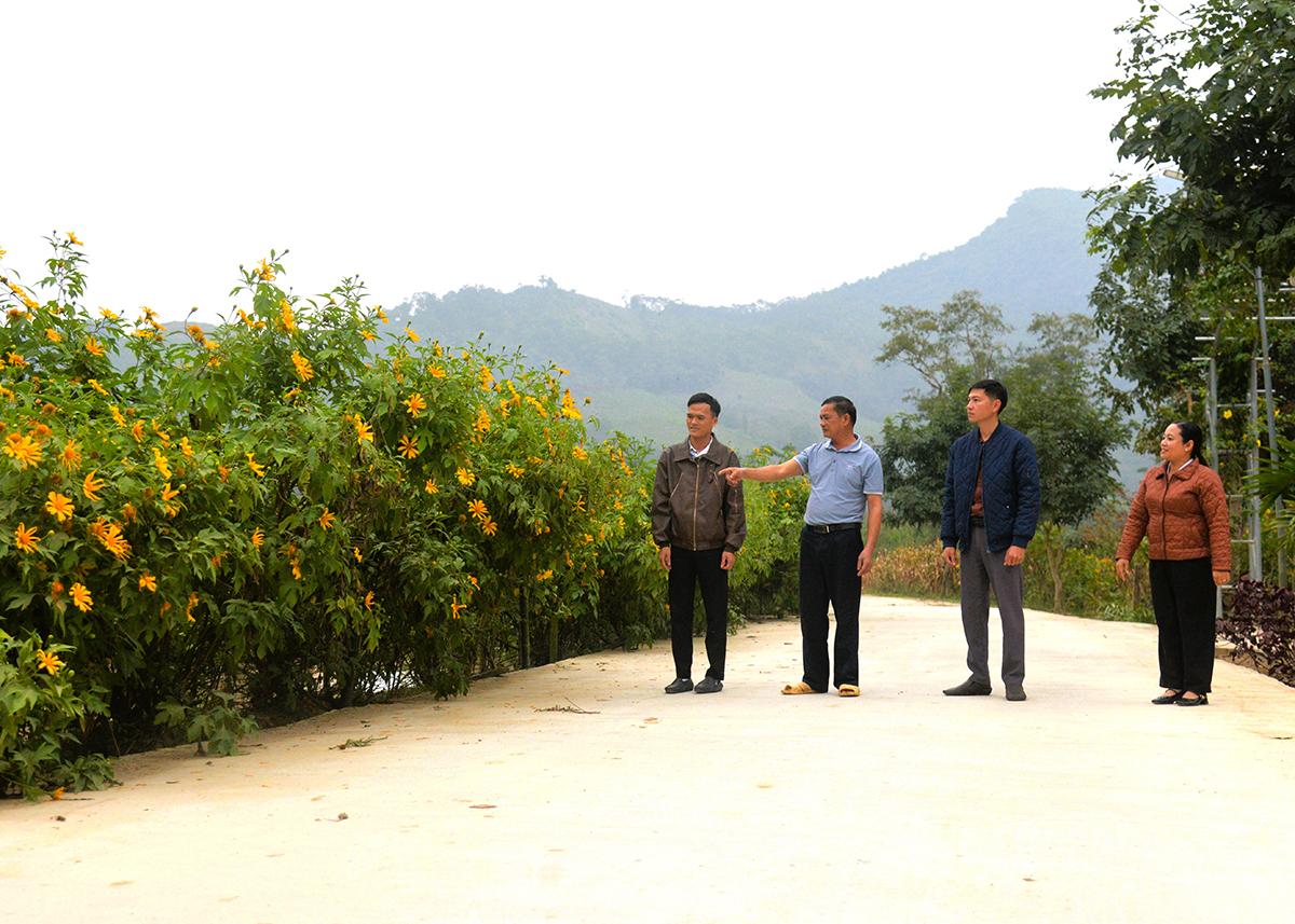 The road of Khun Hamlet (Bang Lang Commune) was upgraded with funding from national target programs.