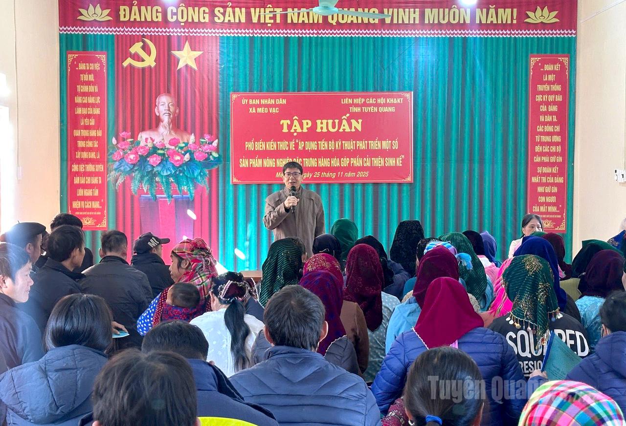 Liên hiệp các Hội Khoa học và Kỹ thuật tỉnh phối hợp với Trung tâm khuyến nông tỉnh tổ chức lớp tập huấn phổ biến kiến thức phát triển sản phẩm nông nghiệp đặc trưng hàng hóa tại xã Mèo Vạc.