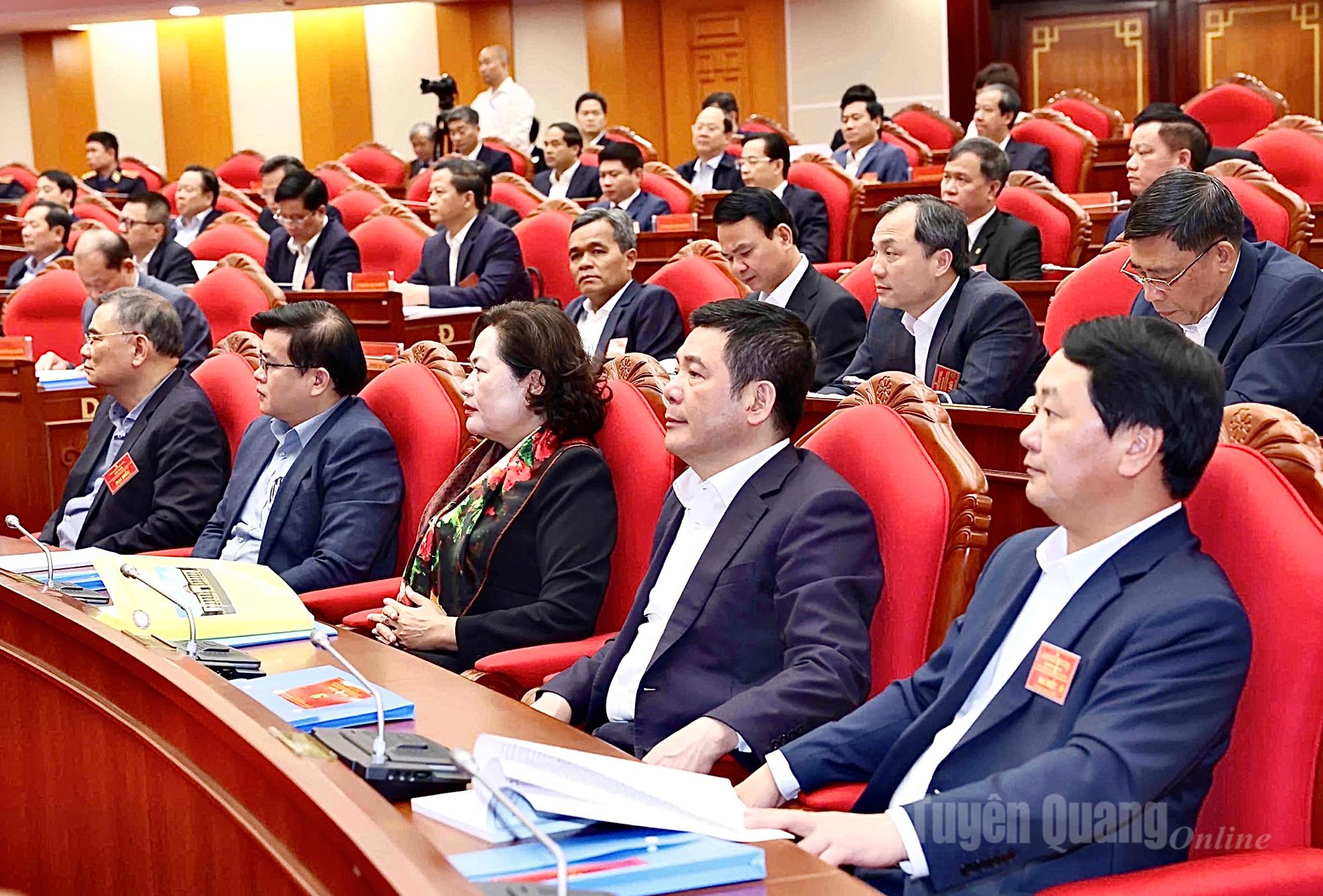 Bí thư Tỉnh uỷ Hầu A Lềnh (ngoài cùng bên phải) dự tại điểm cầu Trung ương.