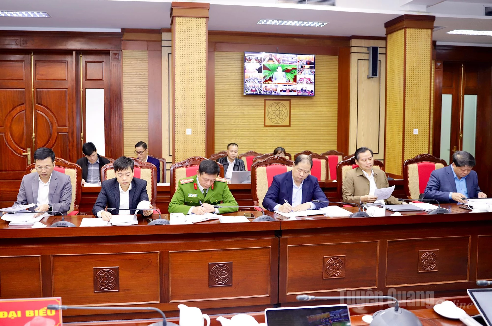 Các thành viên Ban Chỉ đạo PCTNLPTC tỉnh dự Hội nghị.