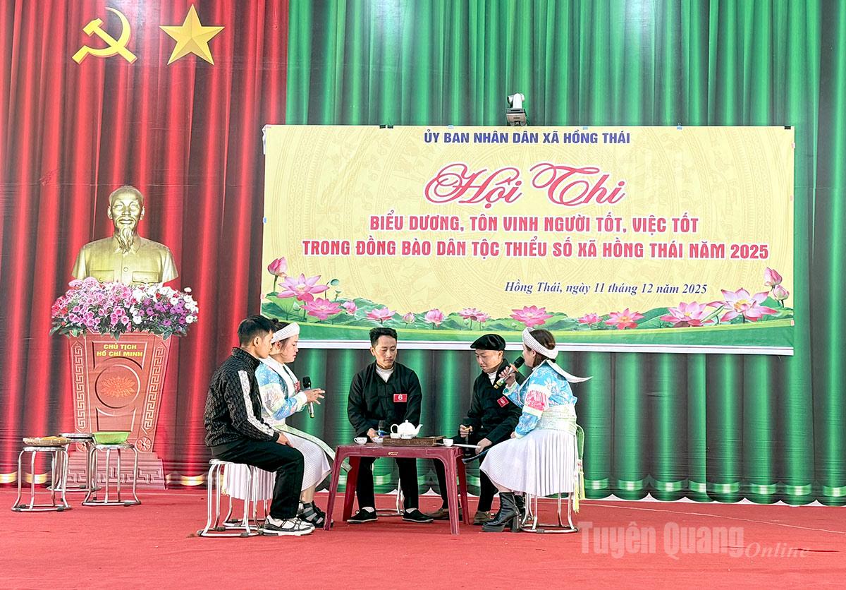 Một tiết mục tại Hội thi biểu dương, tôn vinh người tốt, việc tốt trong đồng bào dân tộc thiểu số xã Hồng Thái năm 2025.