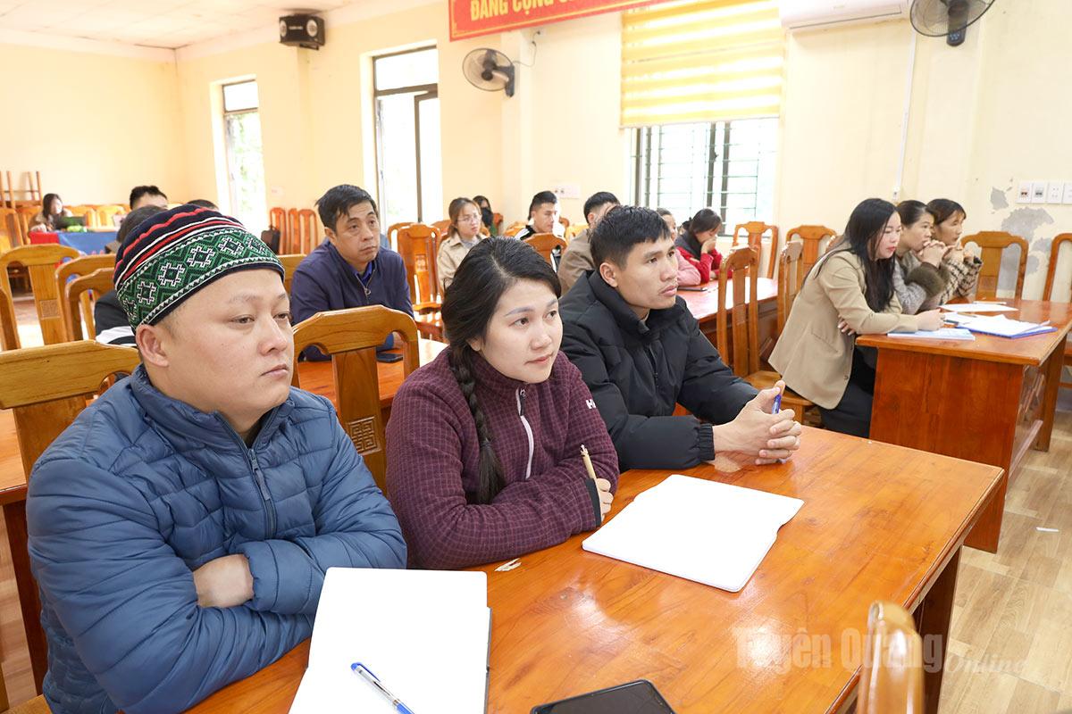 Các học viên là hộ kinh doanh du lịch cộng đồng trên địa bàn xã Du Già tham gia lớp tập huấn.