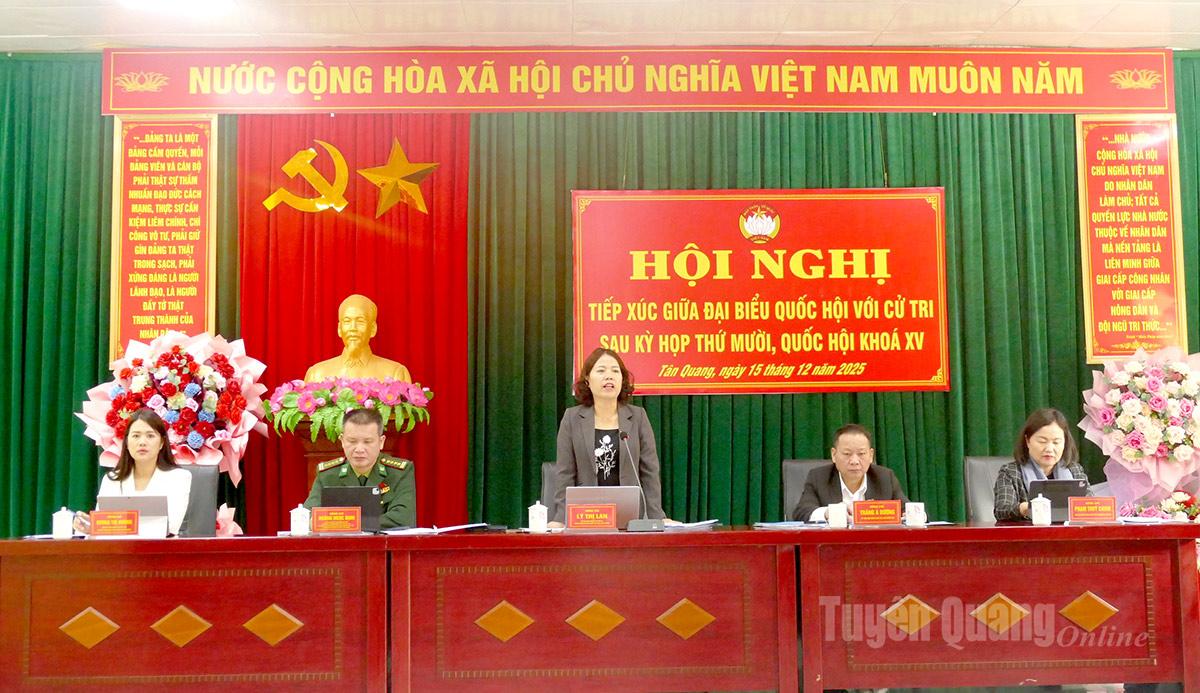 Đoàn đại biểu Quốc hội tỉnh chủ trì hội nghị.