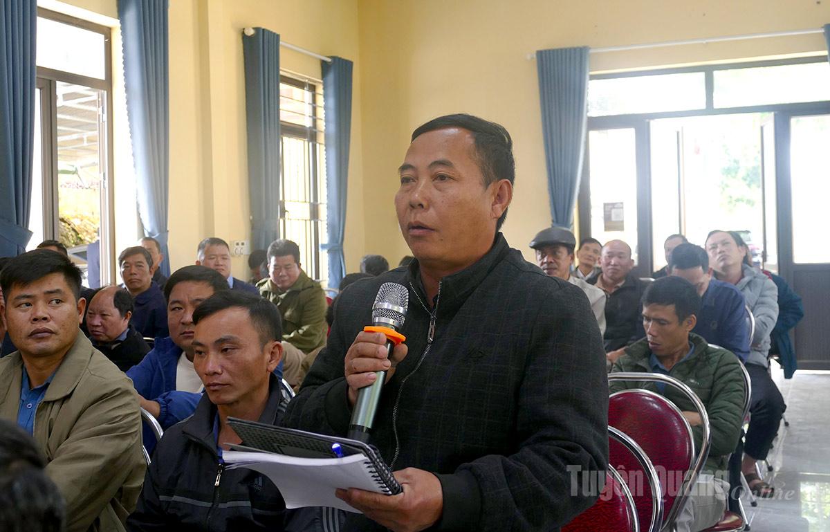 Cử tri xã Tân Quang kiến nghị tại buổi tiếp xúc