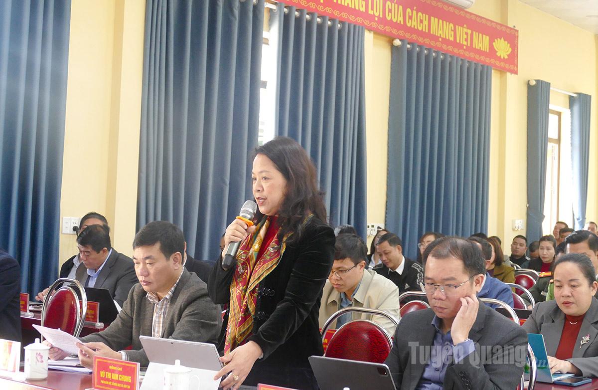 Lãnh đạo Sở Giáo dục trả lời ý kiến cử tri.