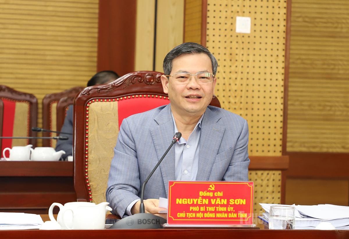 Phó Bí thư Tỉnh ủy, Chủ tịch HĐND tỉnh Nguyễn Văn Sơn phát biểu tại hội nghị.