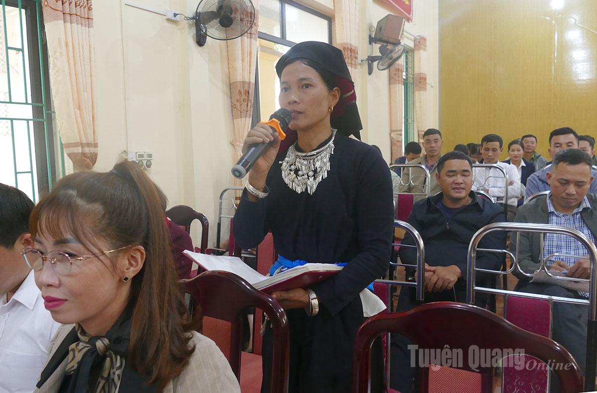 Cử tri xã Bằng Lang kiến nghị tại buổi tiếp xúc