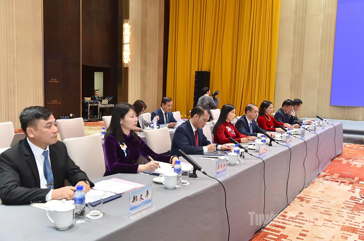 Đoàn đại biểu HĐND tỉnh tại buổi hội đàm.