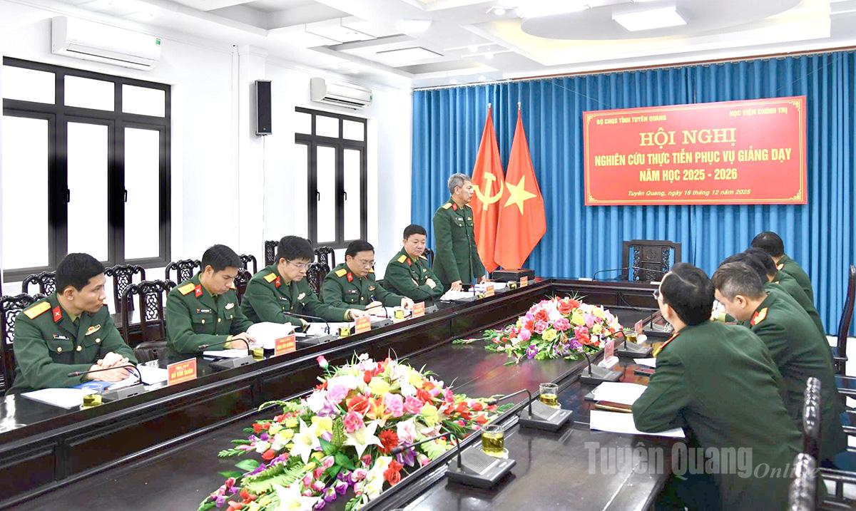 Đoàn công tác tại buổi làm việc.