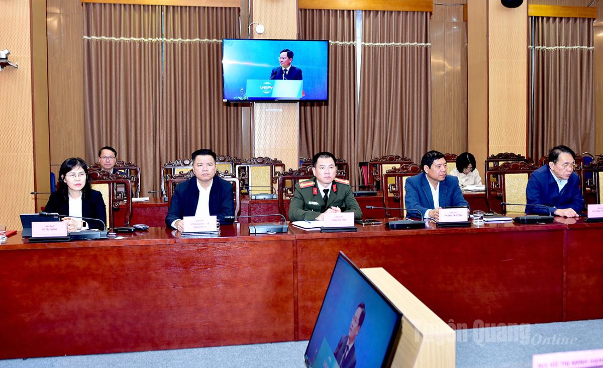 Các đại biểu dự Diễn đàn tại điểm cầu tỉnh Tuyên Quang.