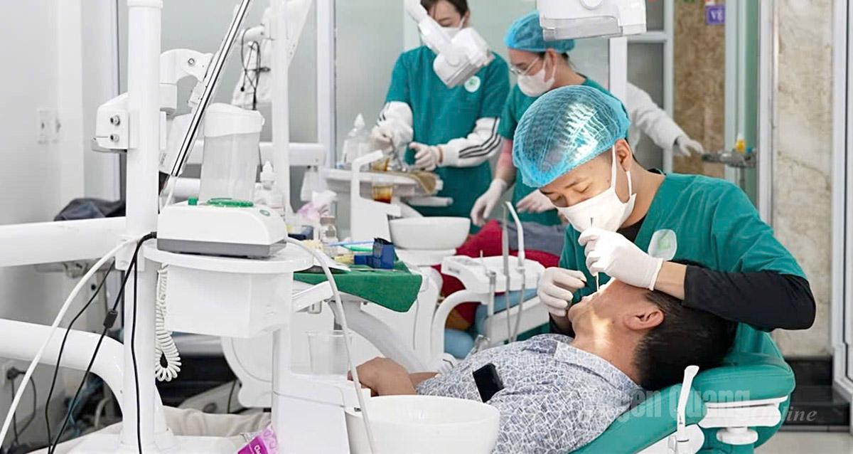 Nha khoa thẩm mỹ Gangnam Dental luôn cập nhật trang thiết bị hiện đại trong khám và điều trị các vấn đề răng miệng cho khách hàng.