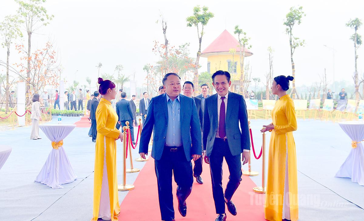 Đồng chí Chủ tịch UBND tỉnh Phan Huy Ngọc tới dự lễ động thổ Khu đô thị An Tường Riverside.