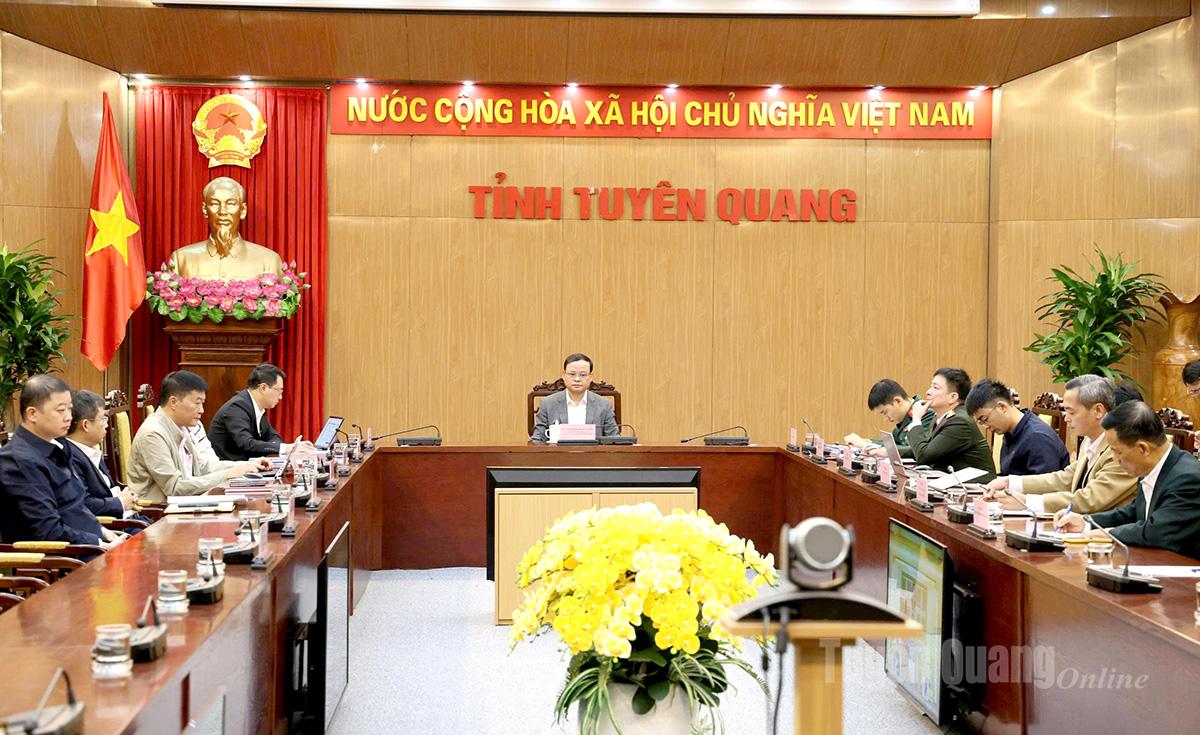 Đồng chí Nguyễn Mạnh Tuấn, Ủy viên Ban Thường vụ Tỉnh ủy, Phó Chủ tịch Thường trực Tỉnh ủy và các đại biểu dự Hội nghị tại điểm cầu Tuyên Quang.